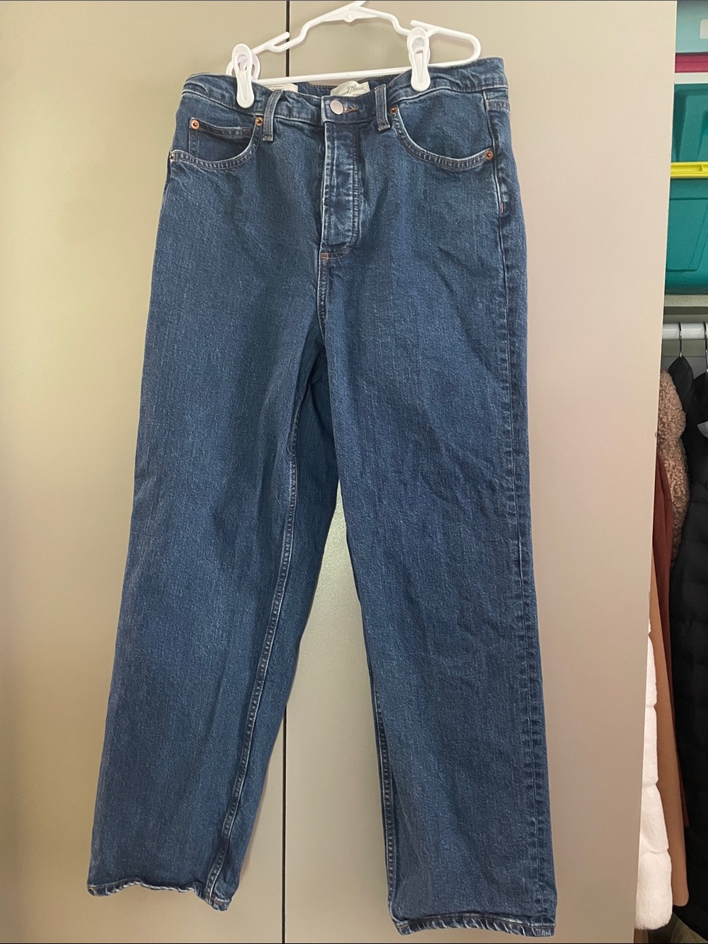 Universal Thread Women's Straight-Leg Jeans in Dark Blue Wash